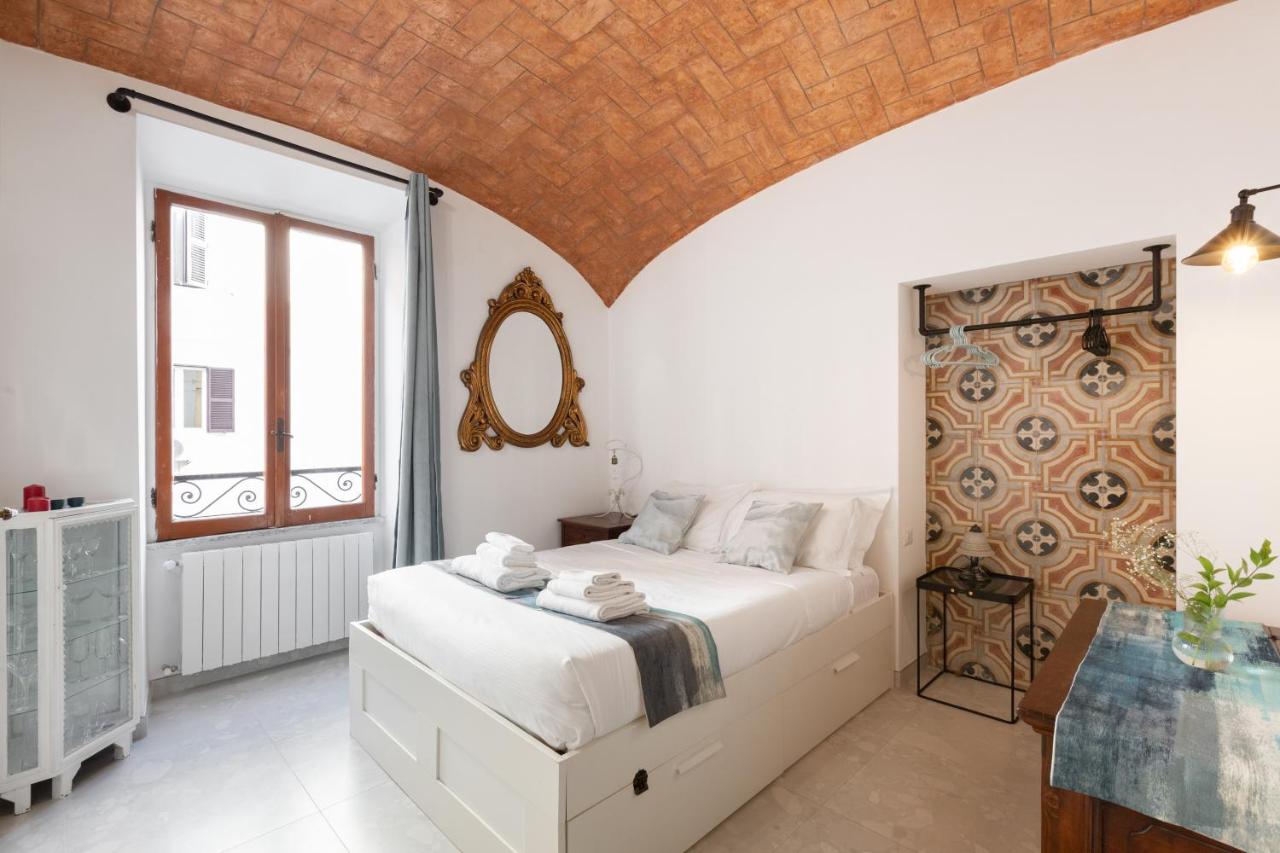 Italian Cinema 1960 Apartment - 500mt to Termini, 2 steps from Colosseum, A-C - 2