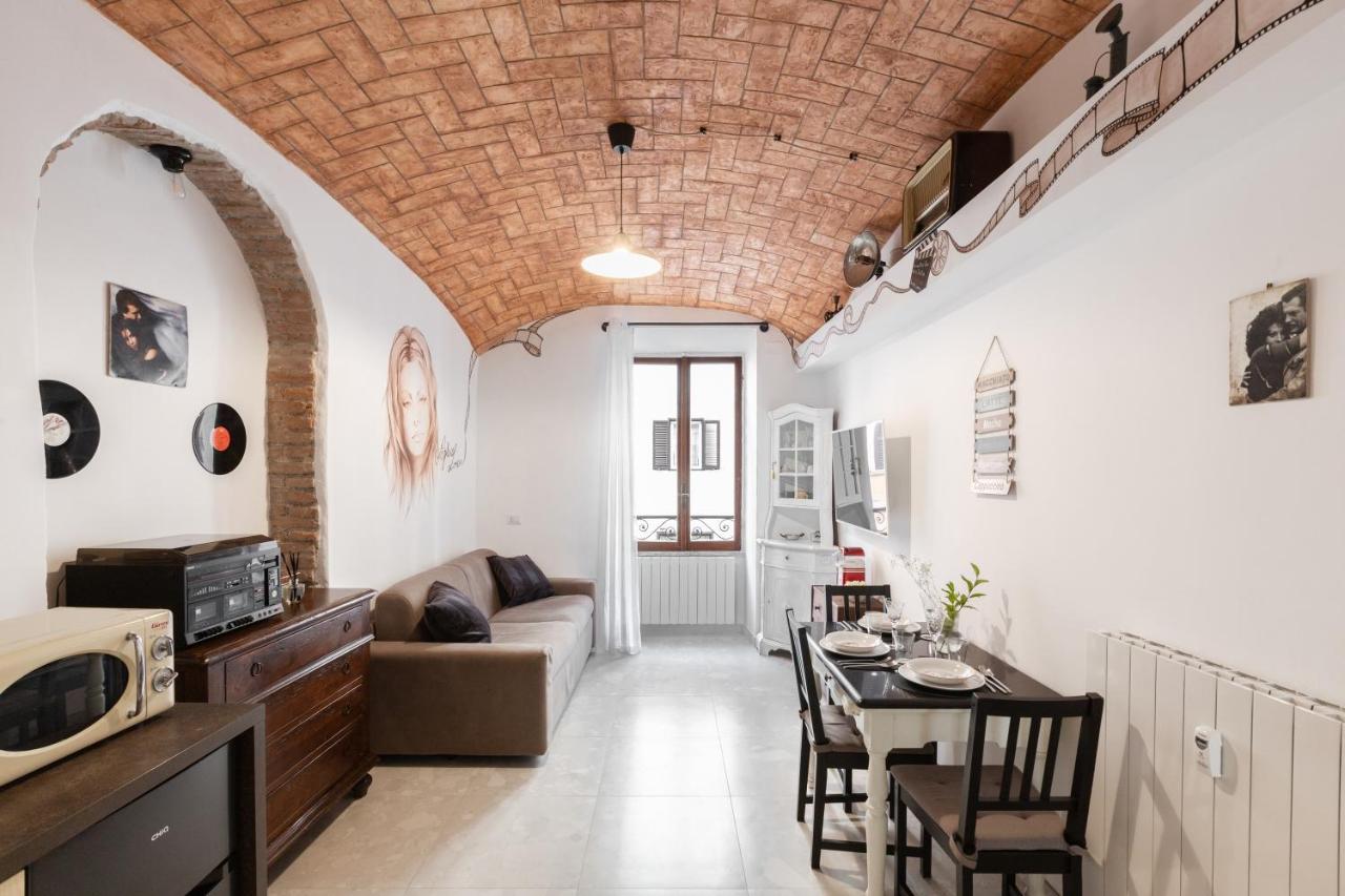 Italian Cinema 1960 Apartment - 500mt to Termini, 2 steps from Colosseum, A-C - 4