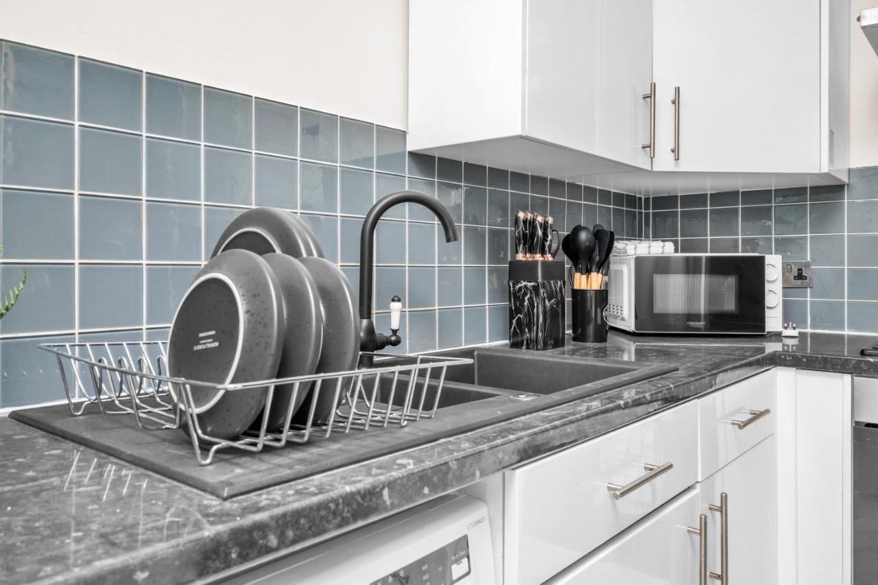 Cosy 1BR for 3 in SE16 London, Fully Equipped - 3