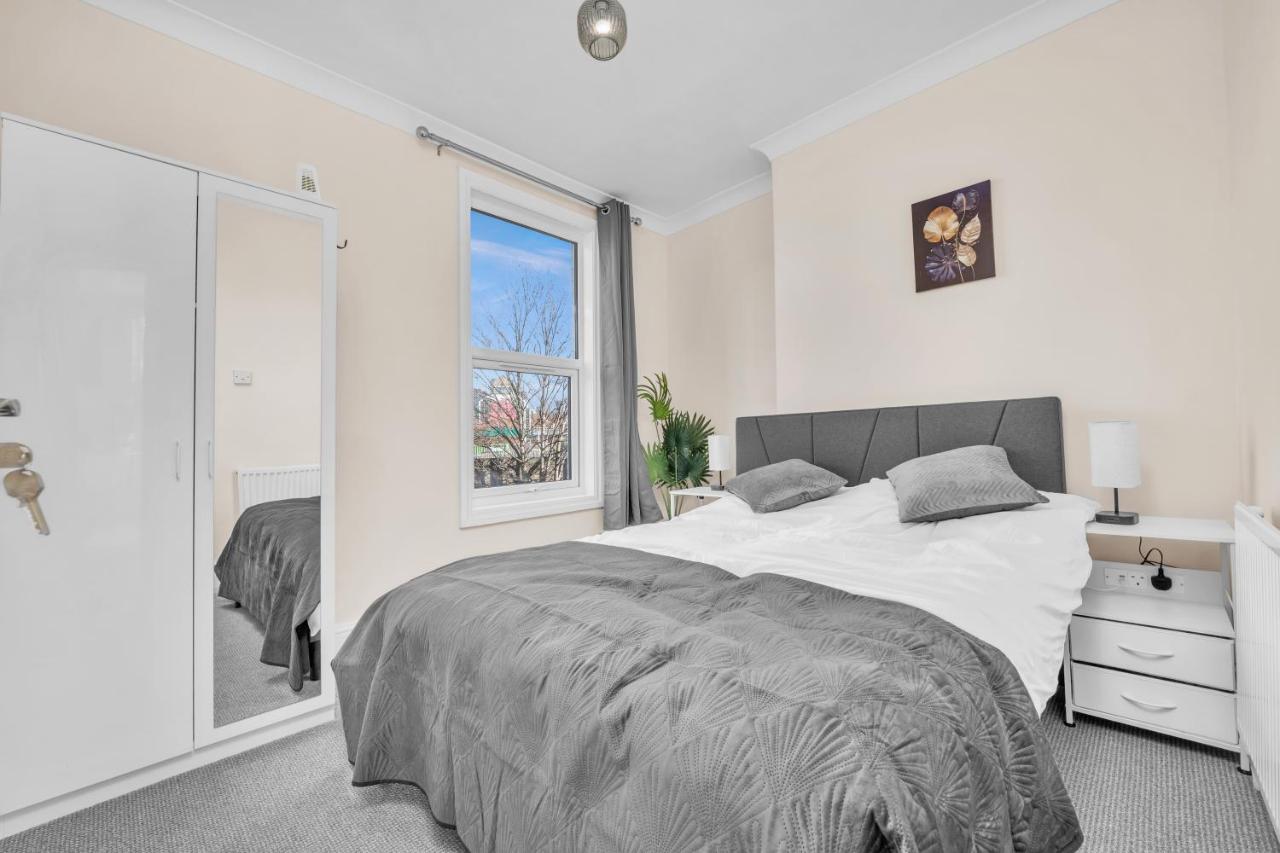 Cosy 1BR for 3 in SE16 London, Fully Equipped - 4