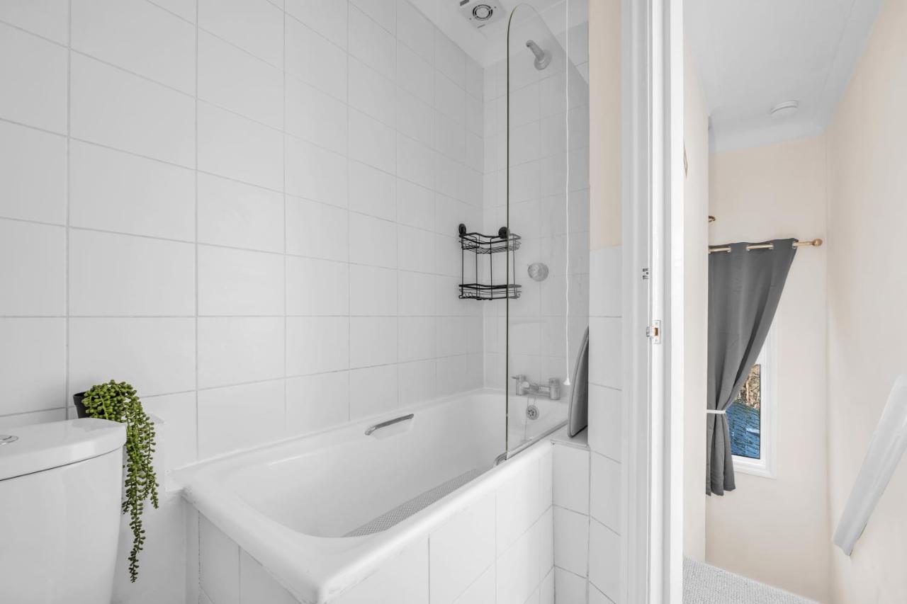 Cosy 1BR for 3 in SE16 London, Fully Equipped - 5