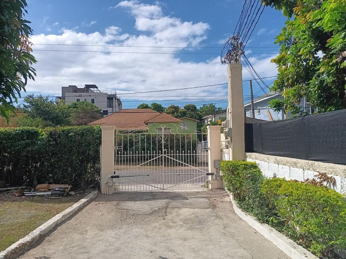 Cozy Kingston Flat - 3