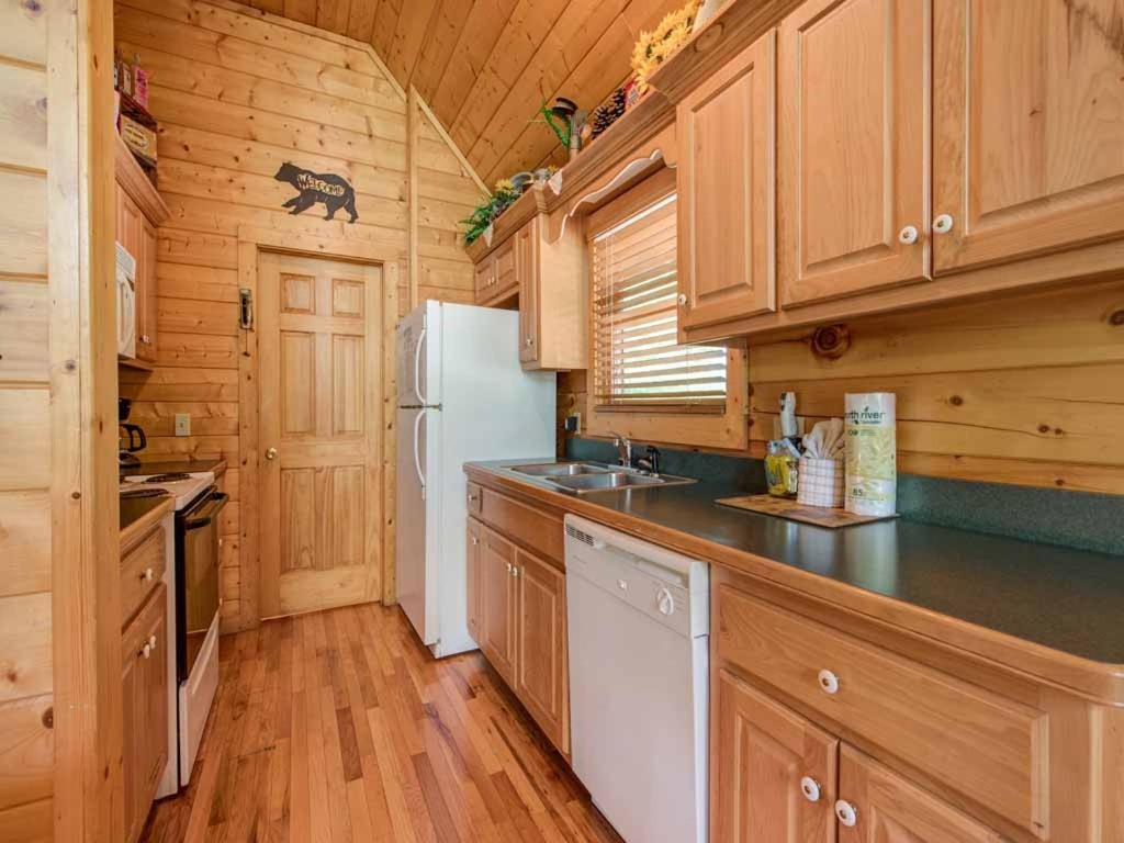Running Bear Cabin — photo 11