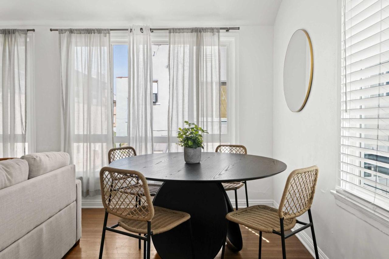 Remodeled 1BR LA Apartment with full kitchen - 4