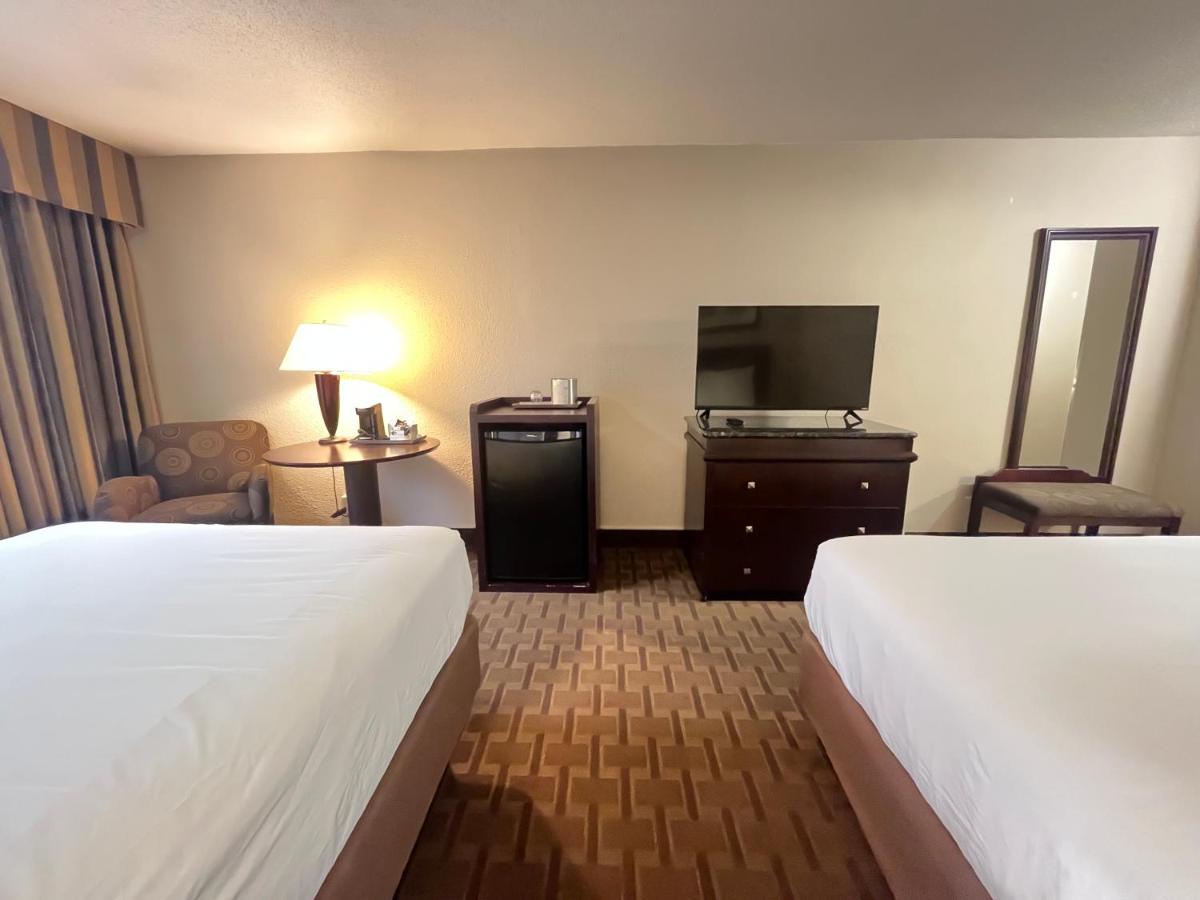 Derby Inn And Suites — photo 9