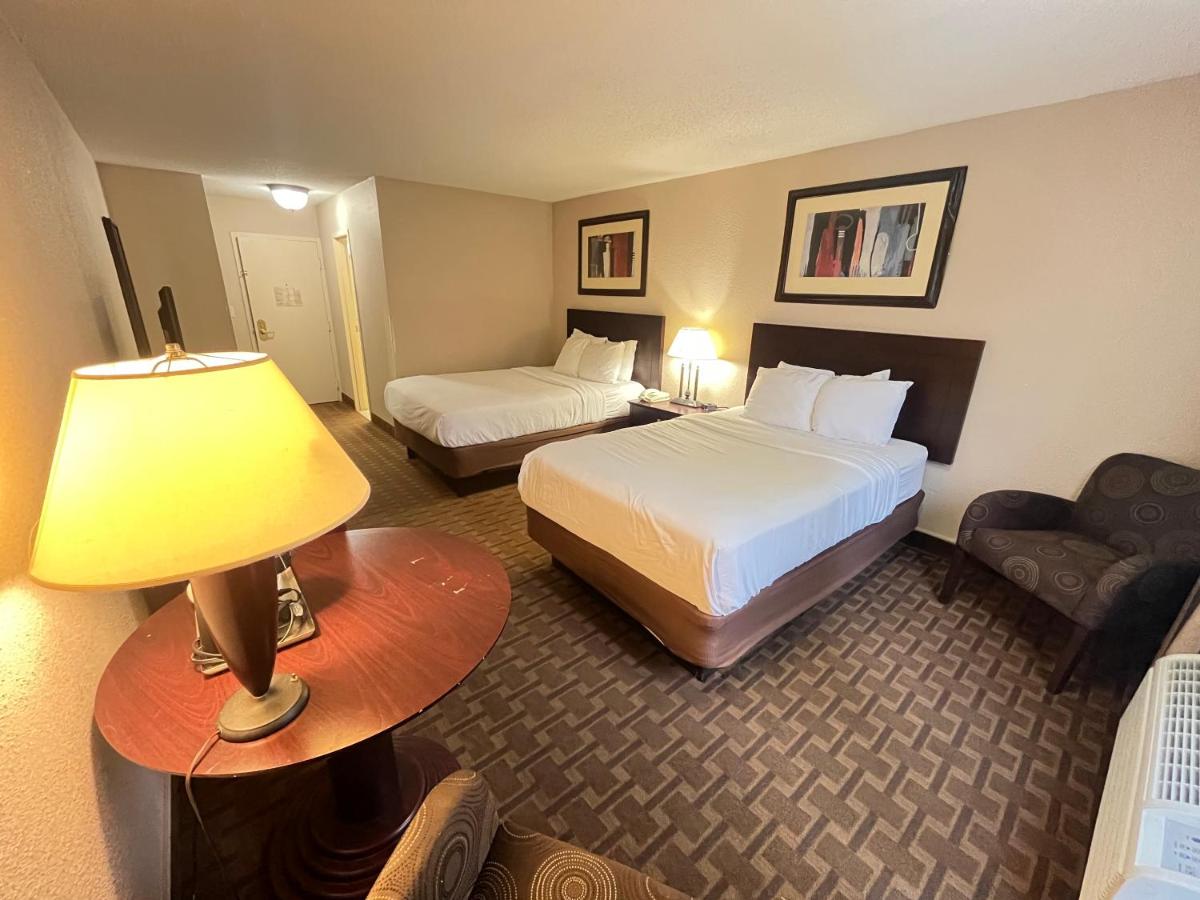 Derby Inn And Suites — photo 10