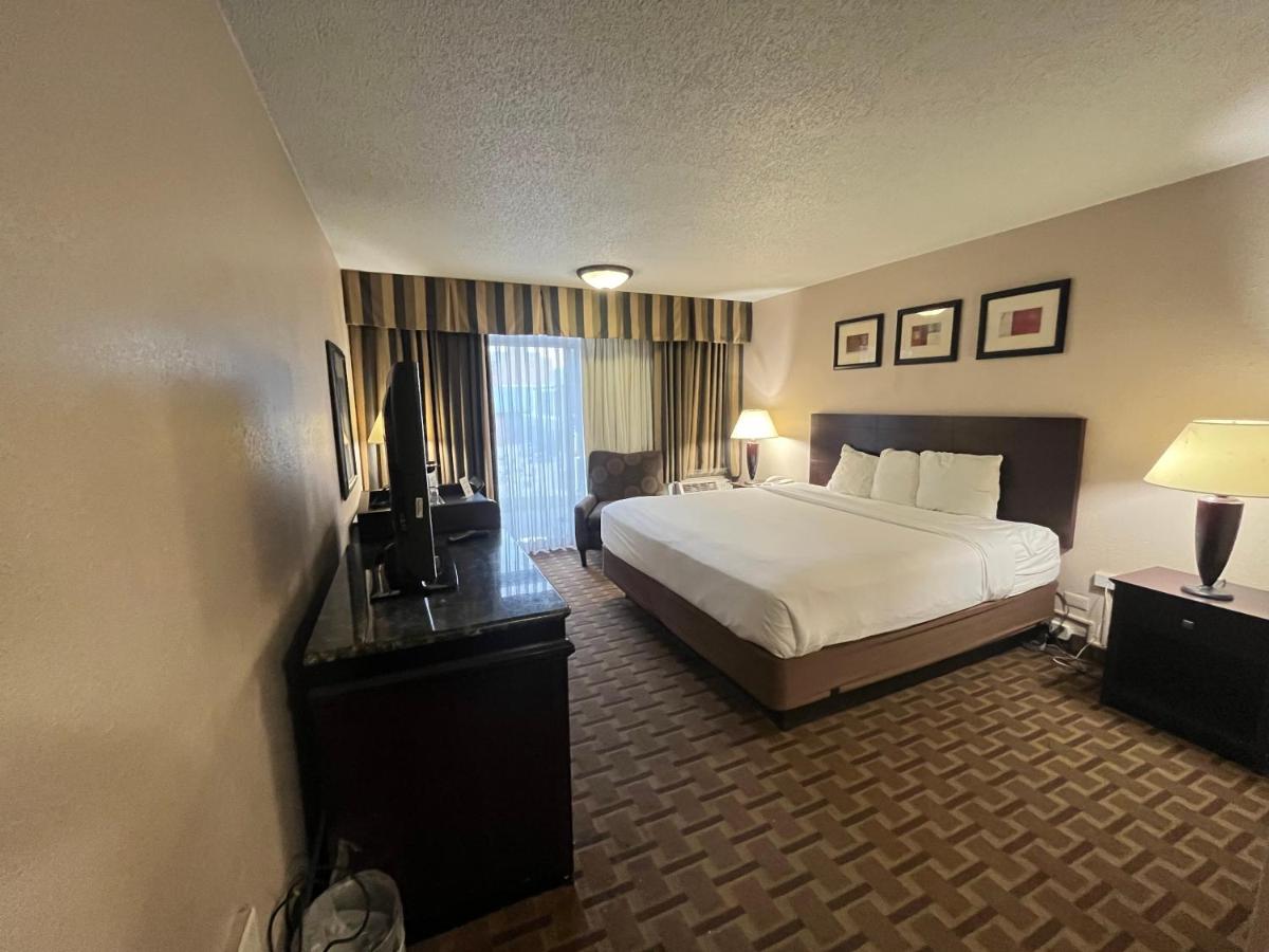 Derby Inn And Suites — photo 15