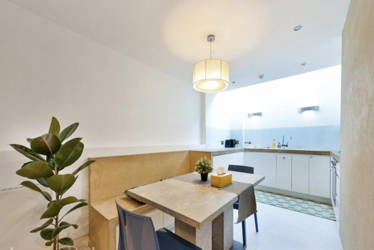 Cozy 1BR for 4 at London Bridge - 3