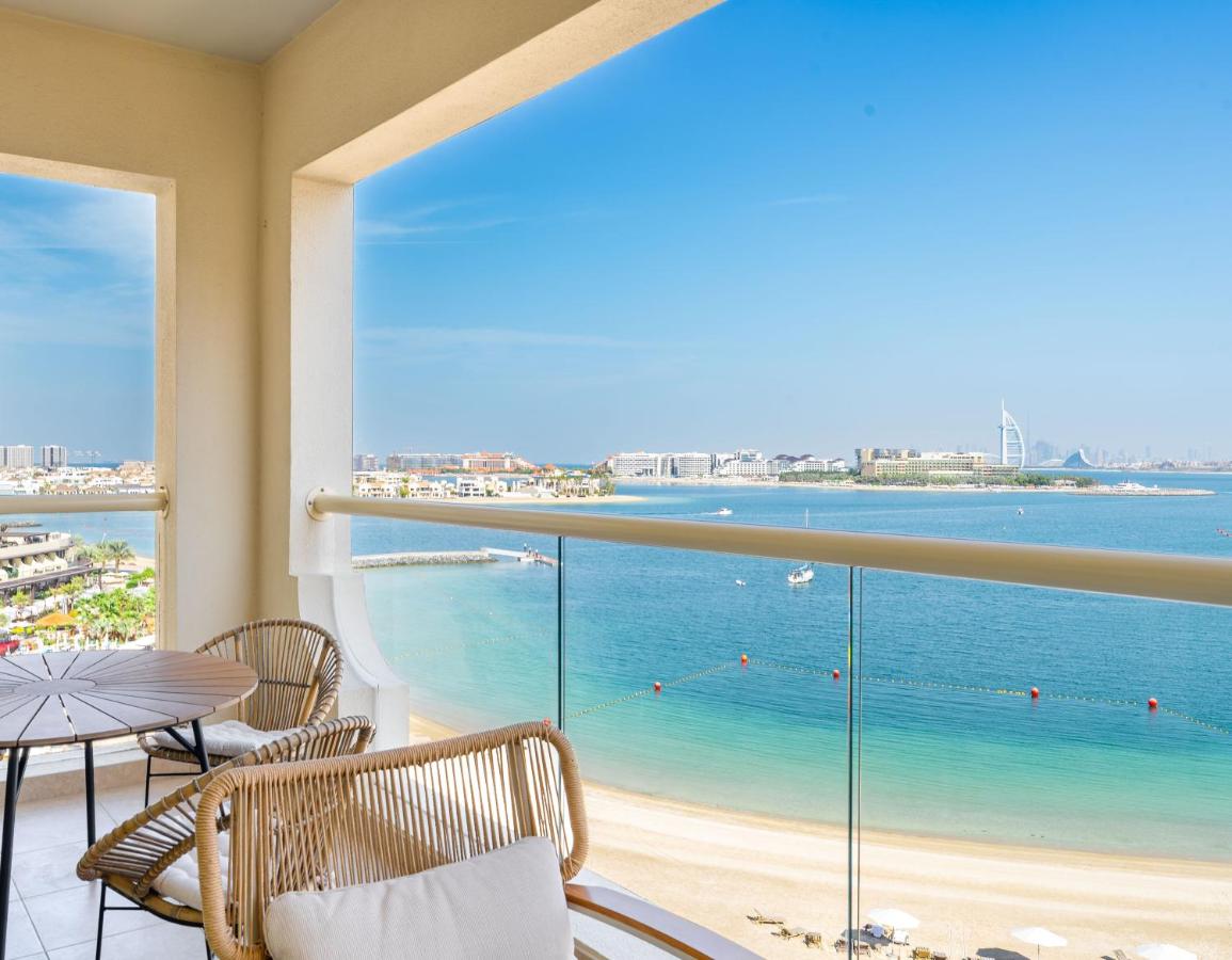 BURJ views Private Beach 2 Bedroom Apartment with panoramic Sea View and Pool Palm Jumeirah