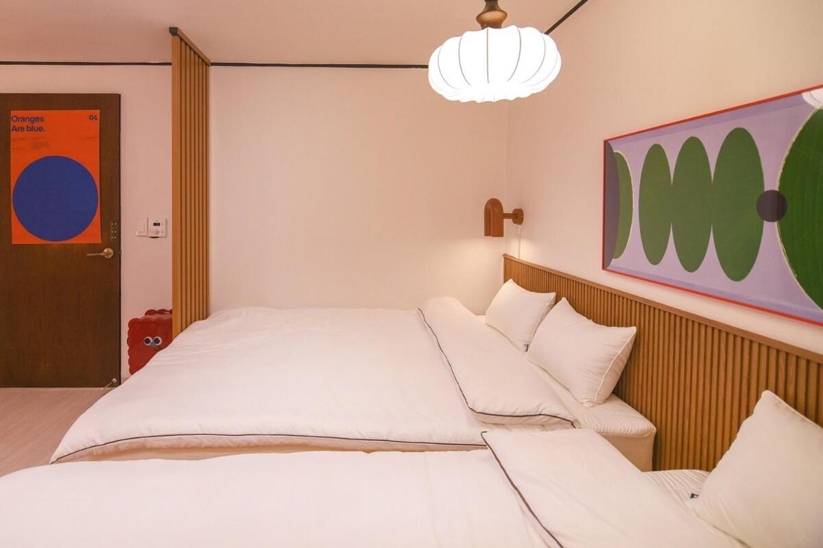 Hongdae Stay 1min to Subway, Easy Access to Itaewon & Jongro - 5