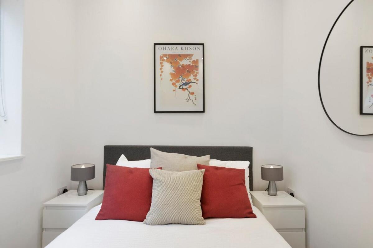 Cosy Mayfair Hideaway - 2