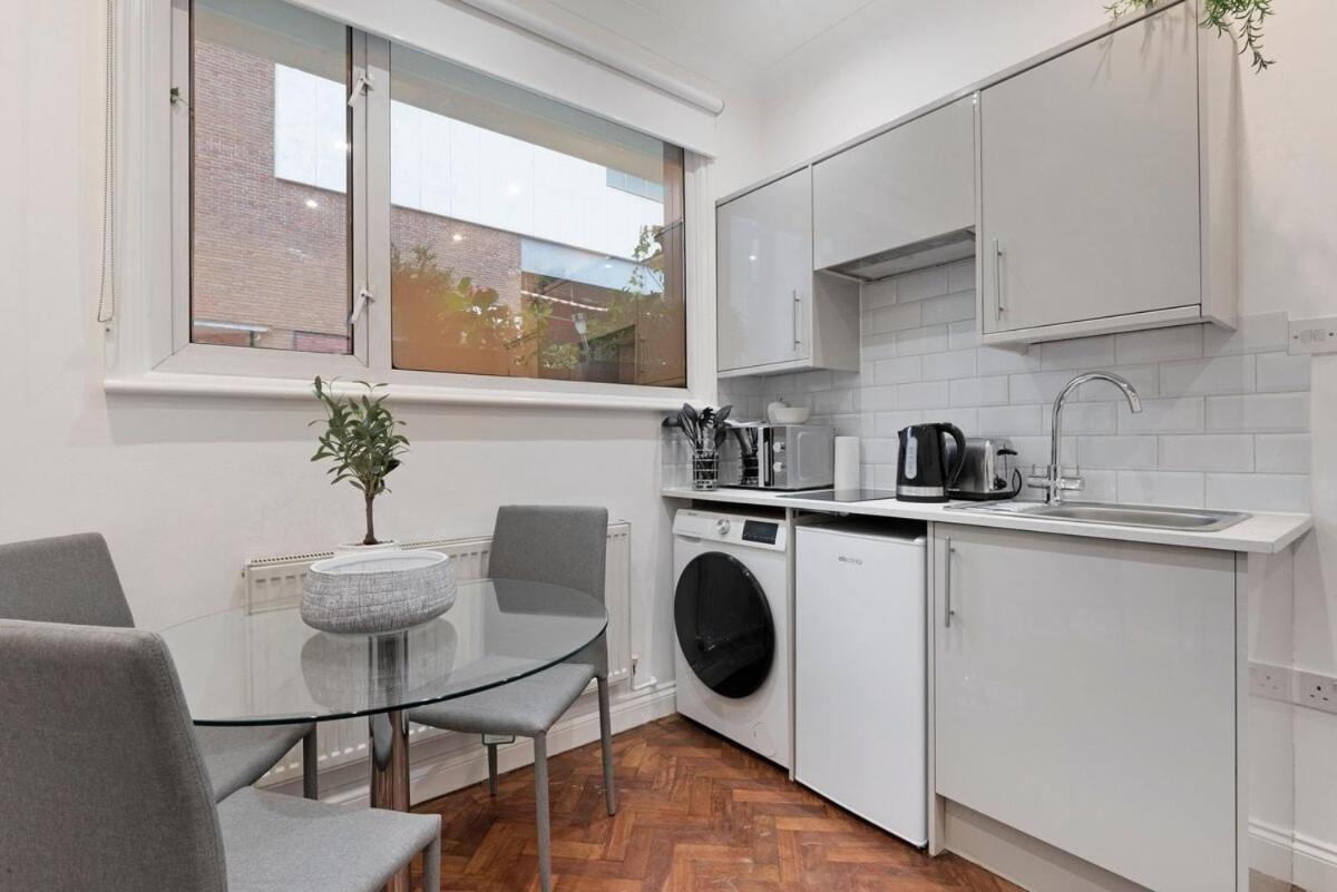 Cosy Mayfair Hideaway - 4