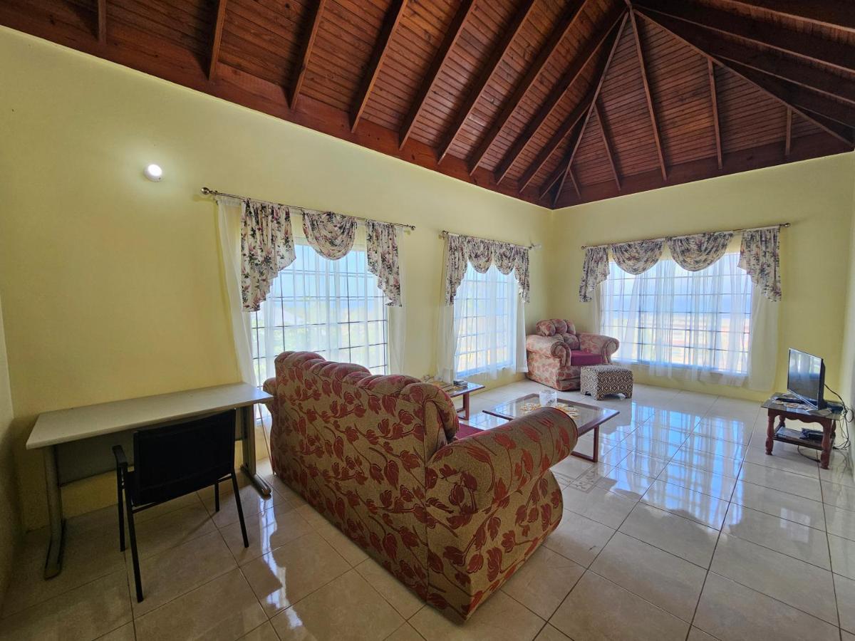 Quiet Escape at Unity Hall - 4