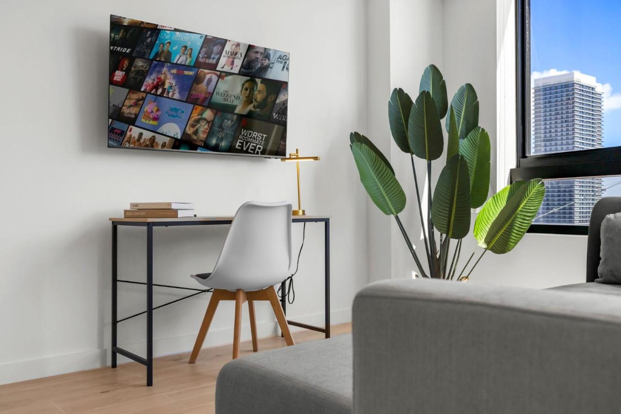 Modern Downtown Miami Condo w Pool and Gym - 4