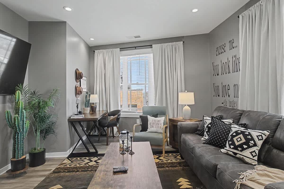 2BR Condo in Walkable Area & 5 mins to Broadway - 5