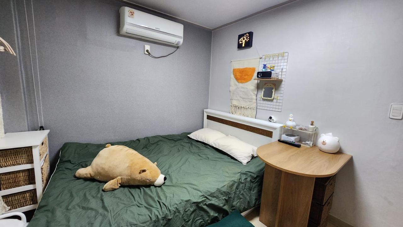 Denden Stay, Seoul Shillim Station 3mins, Airport bus 3mins, Gangnam Hongik Unv' 15mins, Seongsu 40mins - 2