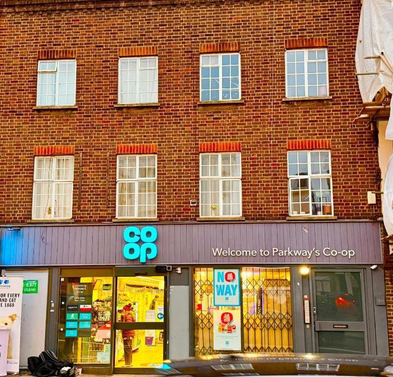 Camden Parkway London 72-74 - 5