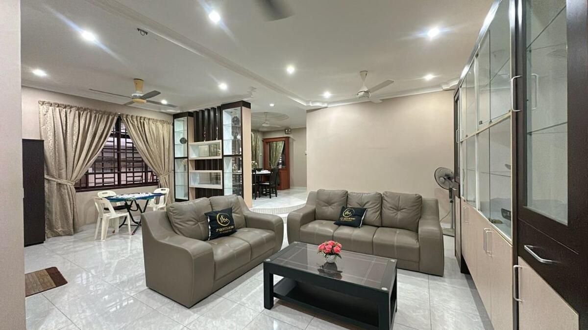 C05 Family Rinting Homestay 2 Storey Semi D