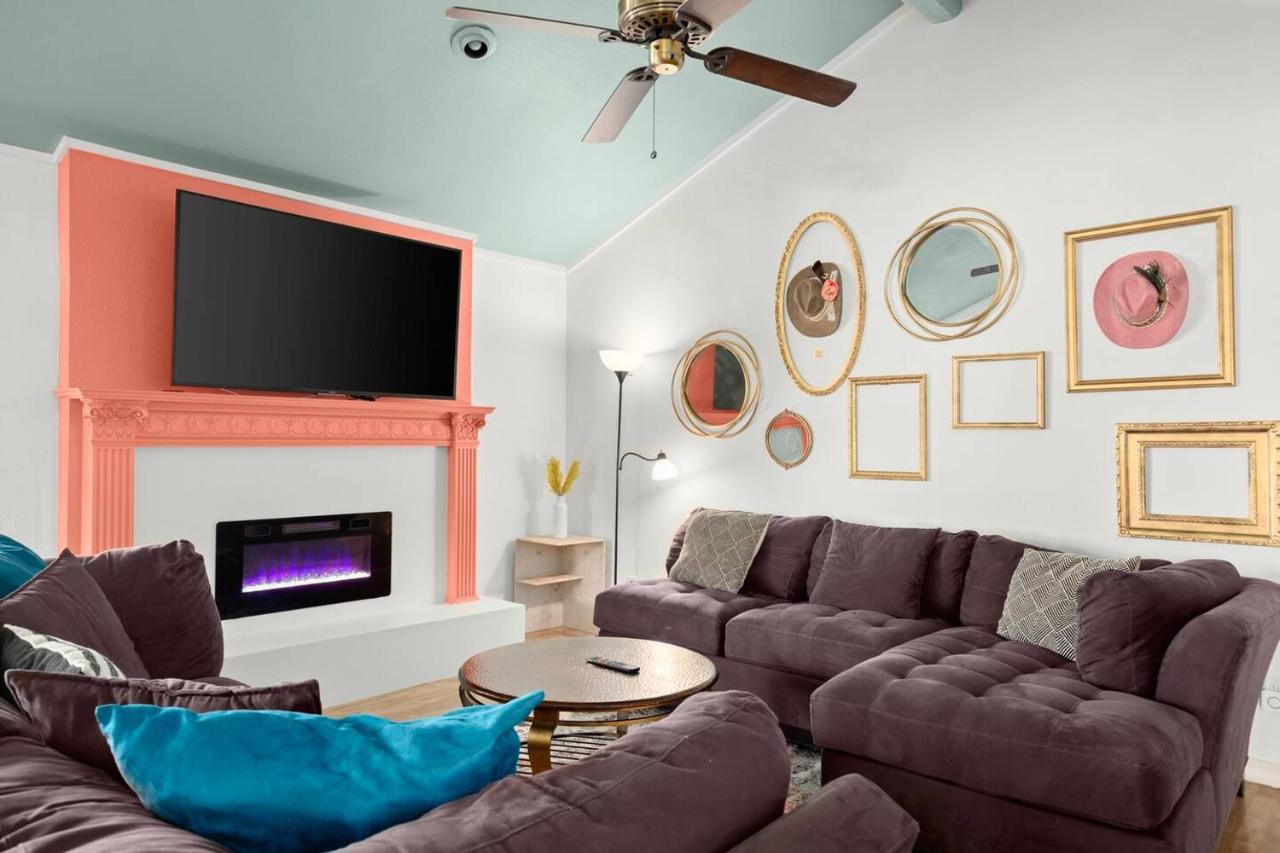 New Remodeled 4 BDRM Central Austin W/Pool & Patio