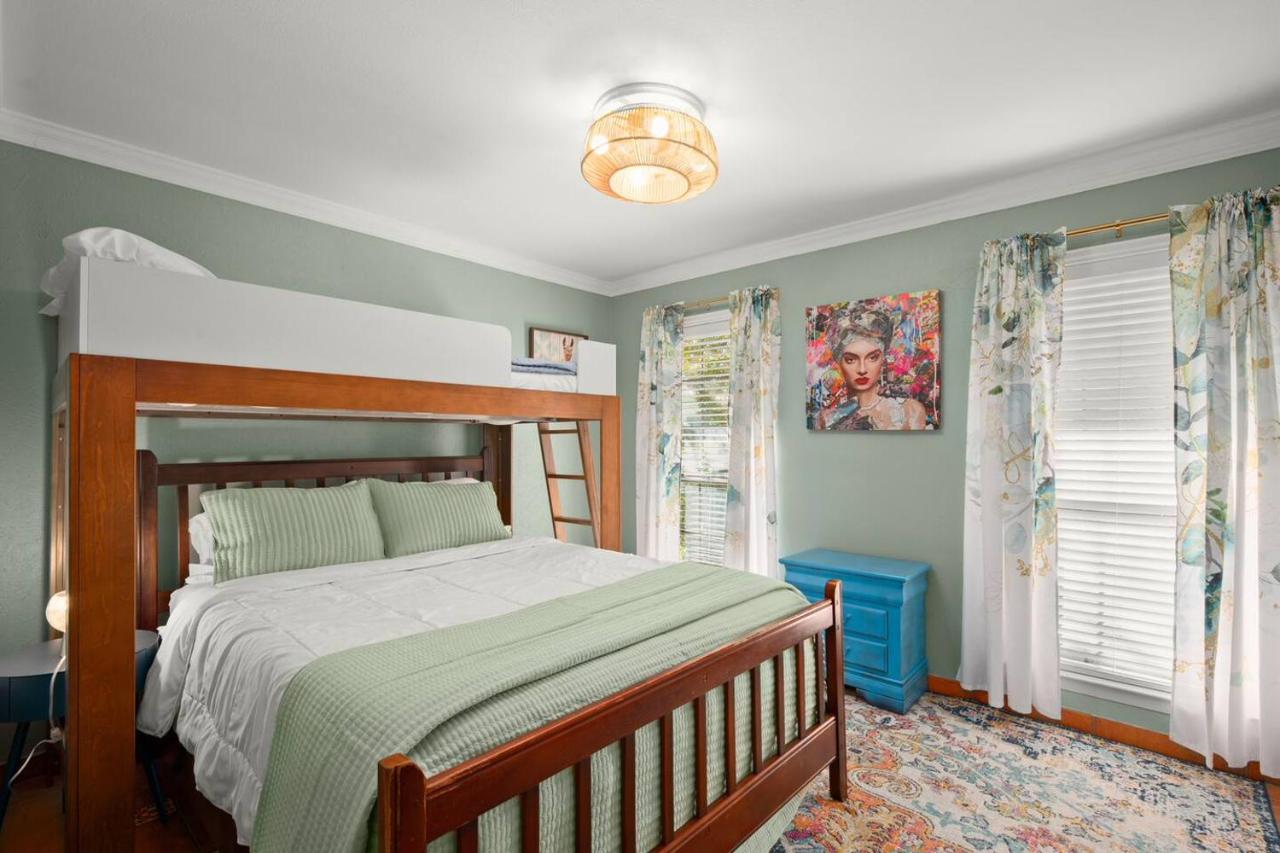New Remodeled 4 BDRM Central Austin W/Pool & Patio - 2