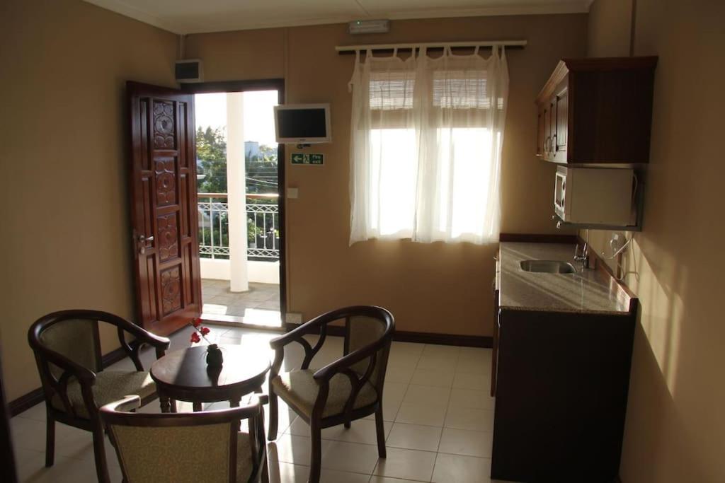 Les Trois Fleurs - 5