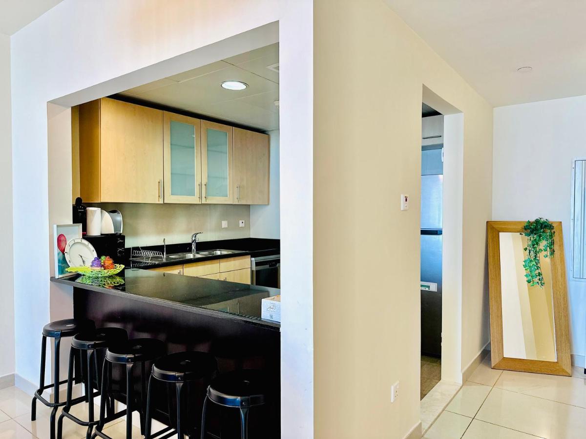 Spacious 2BR Apartment in Sun Tower Al Reem Island - 4