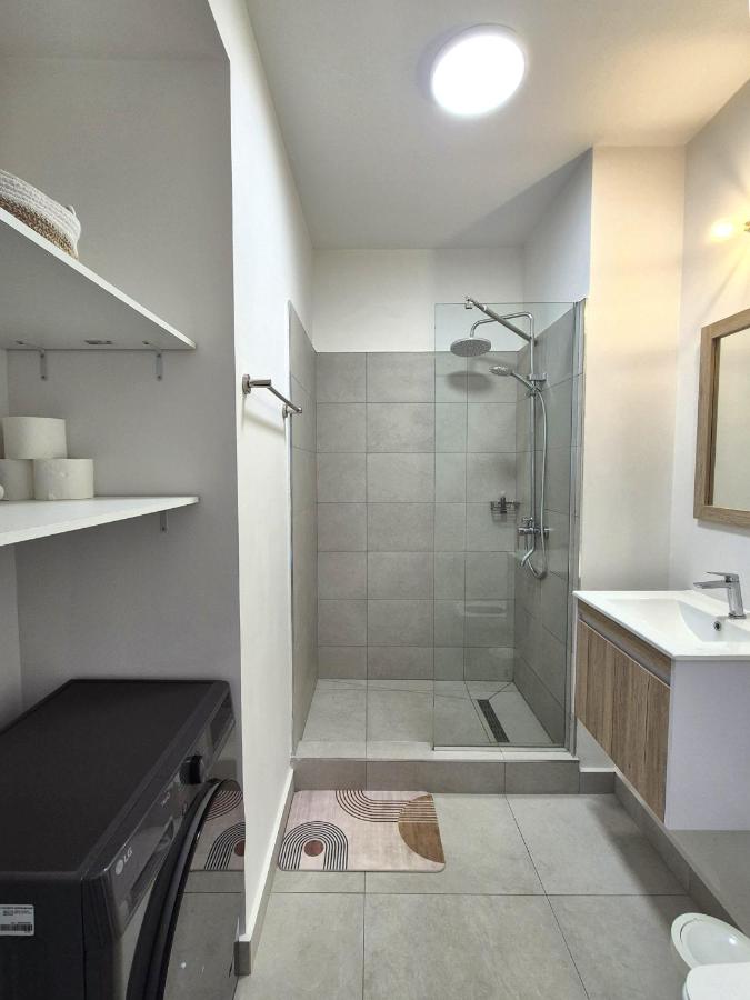 Sunset Breeze - Bright & Cozy Apartment in Tamarin - 3