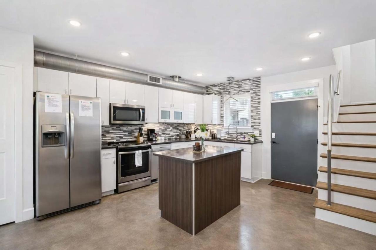 Modern 3-Story Townhome w Rooftop & City Views - 5