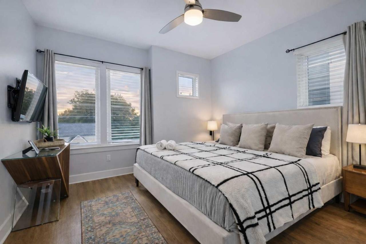 Modern 3-Story Townhome w Rooftop & City Views - 3