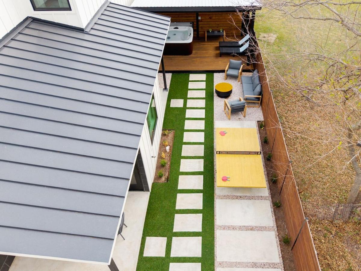 Austin Ember House with Hot Tub & Pit