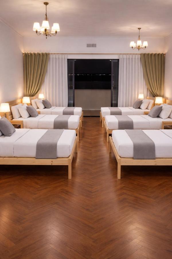 Female Sharing Home Union metro