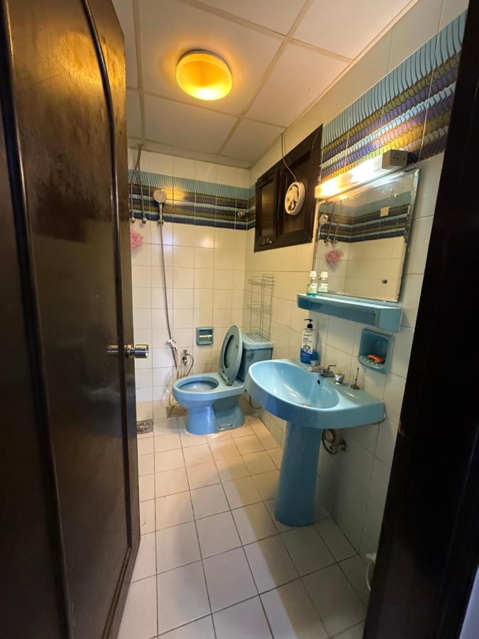 Female Sharing Home Union metro - 3