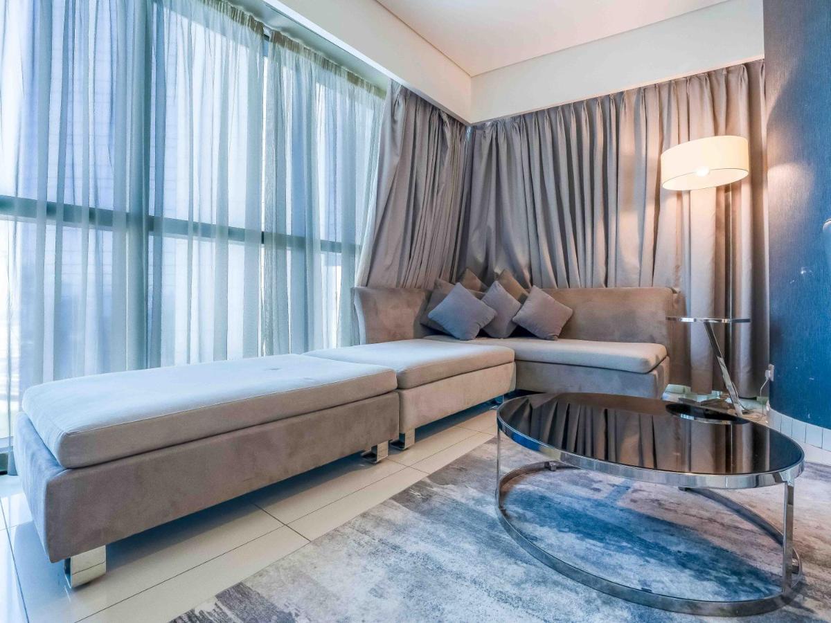 Paramount Tower - Stylish 2BR Apartment with Balcony & Pool - Near Dubai Mall - 2