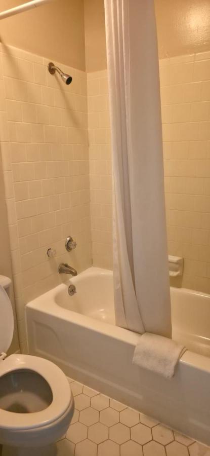 Budget Inn — photo 11