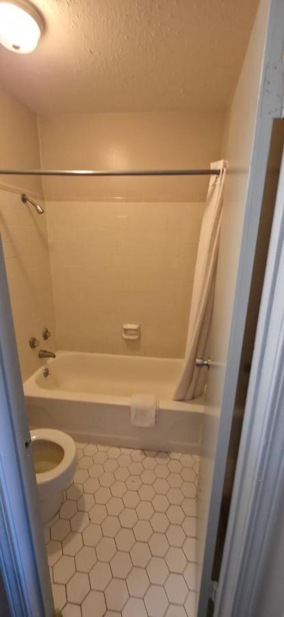 Budget Inn — photo 14