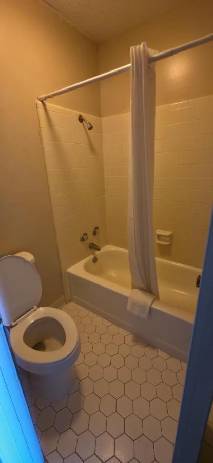 Budget Inn — photo 15