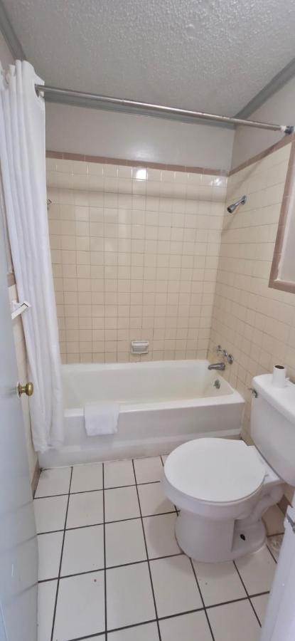 Budget Inn — photo 16