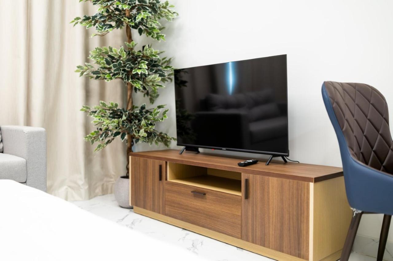 Premium Studio with Balcony, Walking Distance to ADGM & Cleveland Clinic - 4