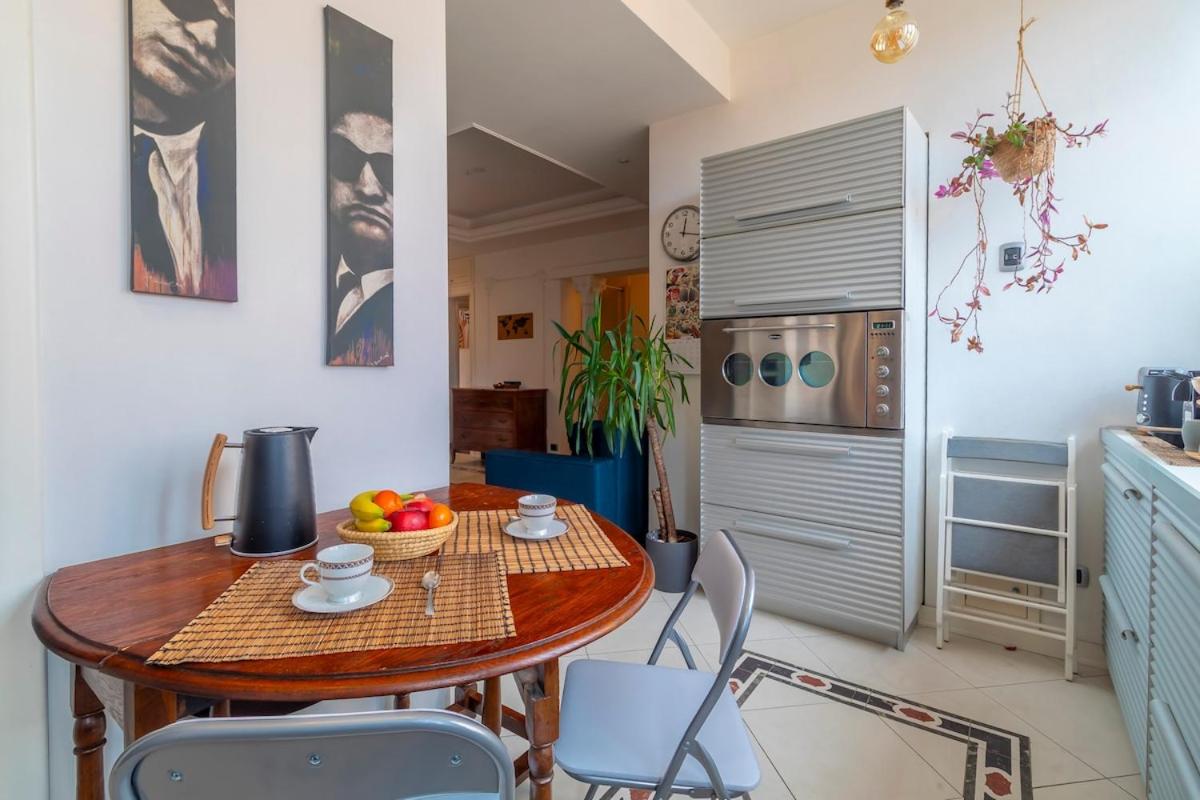 AureaLiving - Historic Jacuzzi Apartment - 4