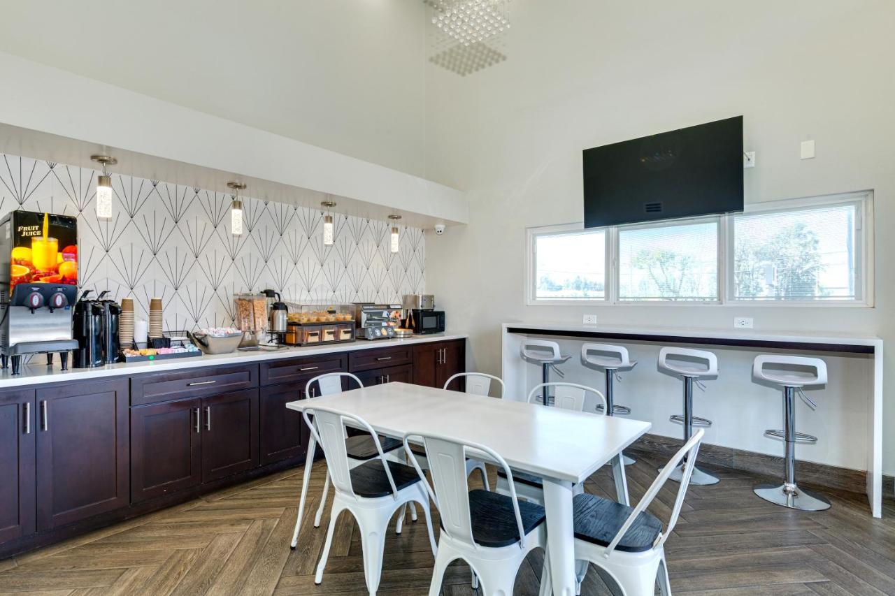 Hotel Seville - Ontario Airport/Chino — photo 14