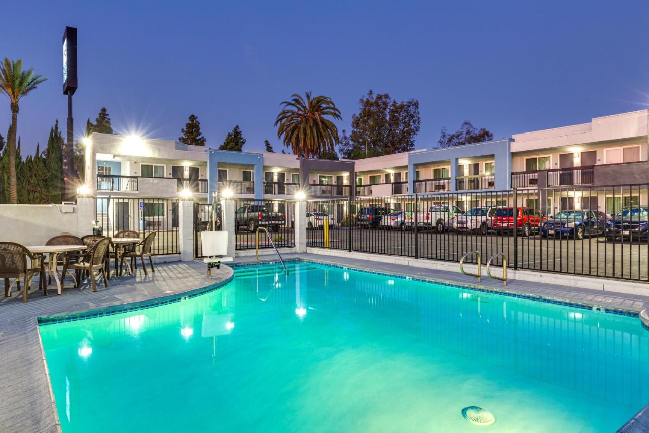 Hotel Seville - Ontario Airport/Chino — photo 1