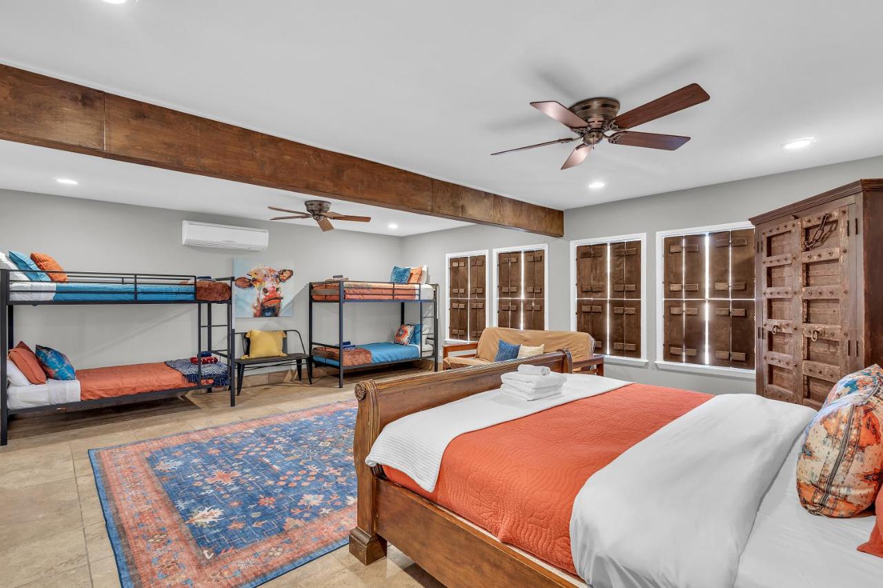 Hill Country Retreat Hot Tub, Weddings, Sleeps 14 - 2