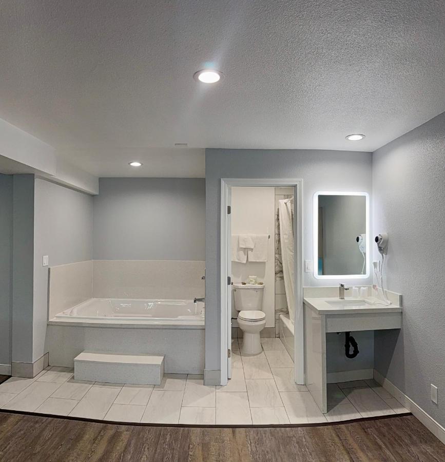 Royale Inn — photo 8
