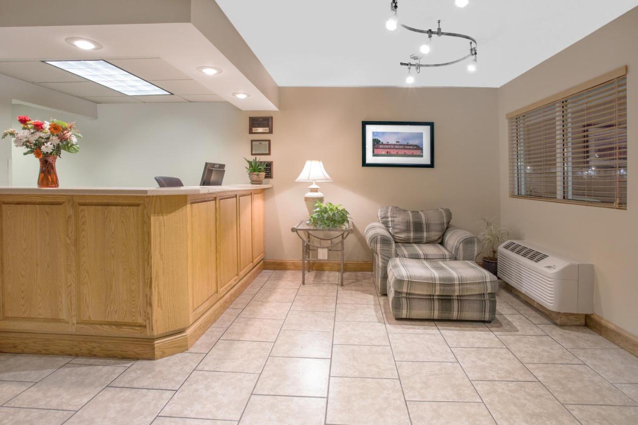 North Platte Inn and Suites — photo 10