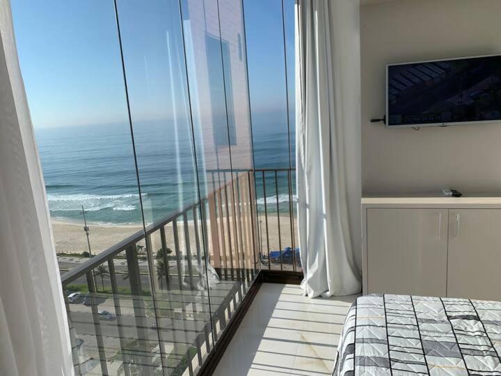 Apartamento espetacular frente mar na Barra - 4