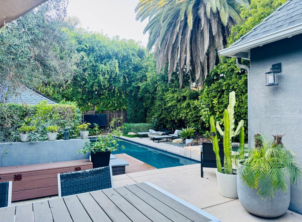 Delux Private Rooms at the Villa with Heated Pool - 3