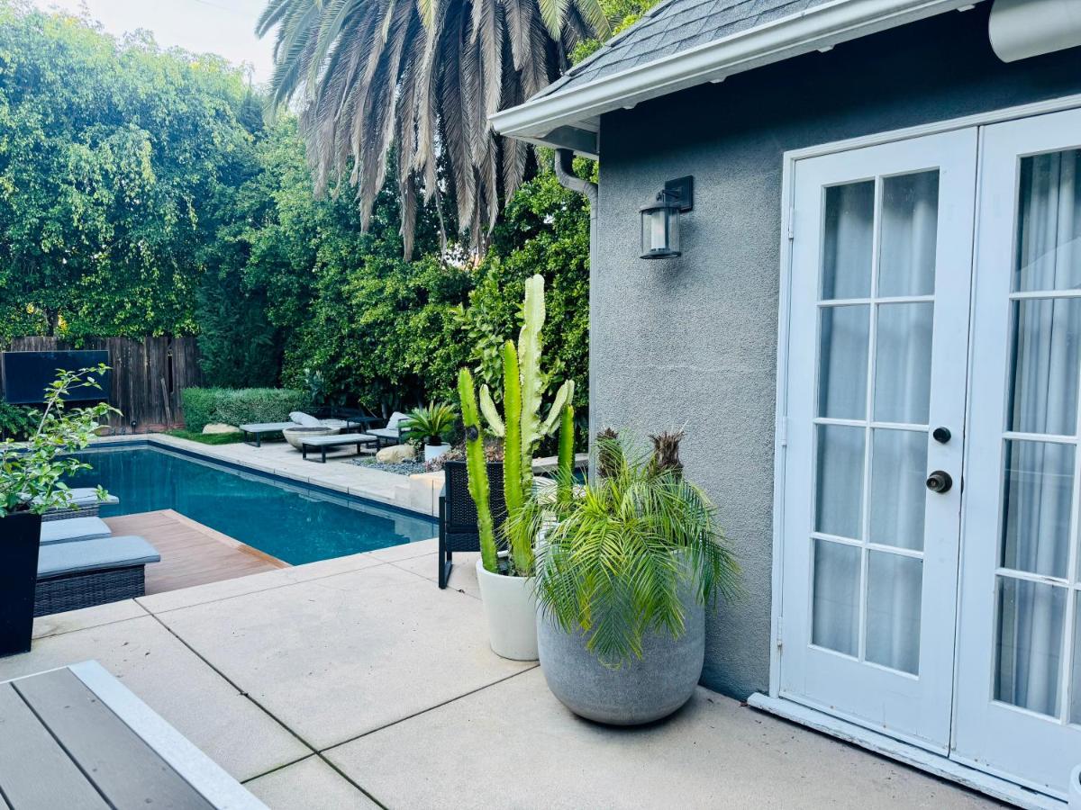 Delux Private Rooms at the Villa with Heated Pool