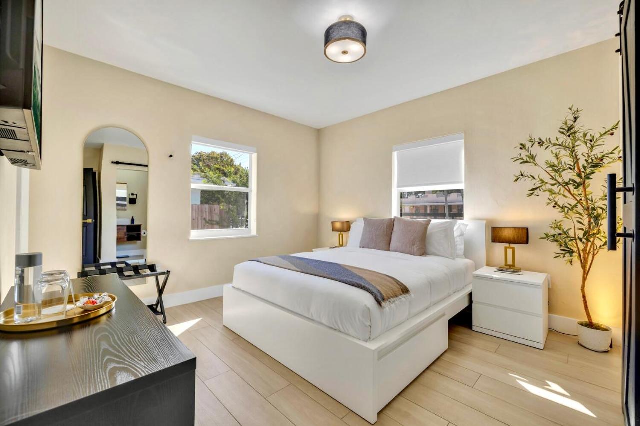 Luxury Miami Pool House Private Backyard Oasis Near Wynwood and Miami International Airport - 2