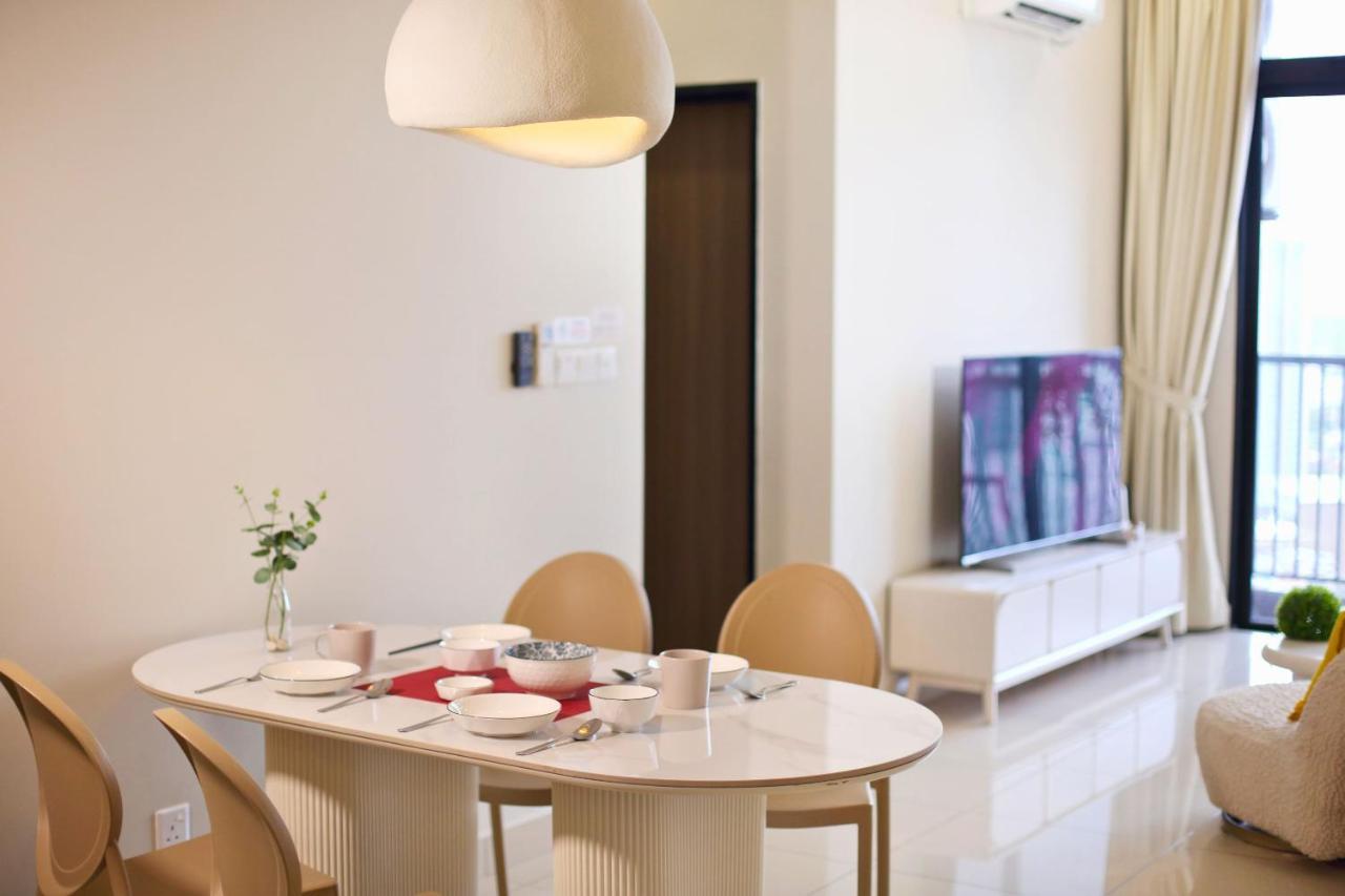 Ivory & Pop - 2BR - Walk to CIQ - 3