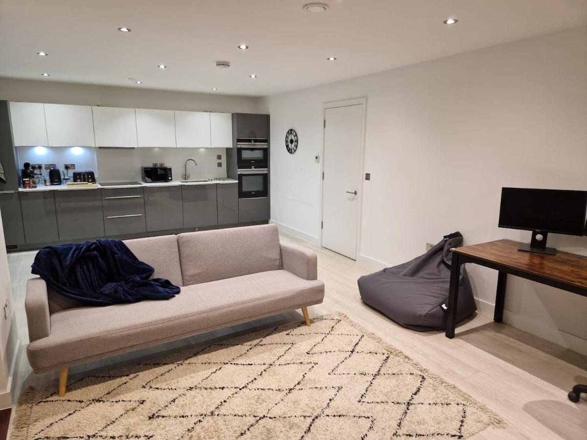 Luxury Corner Apartment by Cambridge Station with Free Allocated Underground Parking & Flexible Beds - 4